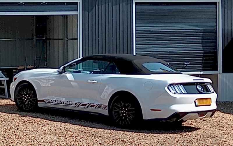 Polished Ford Mustang after scratch repair